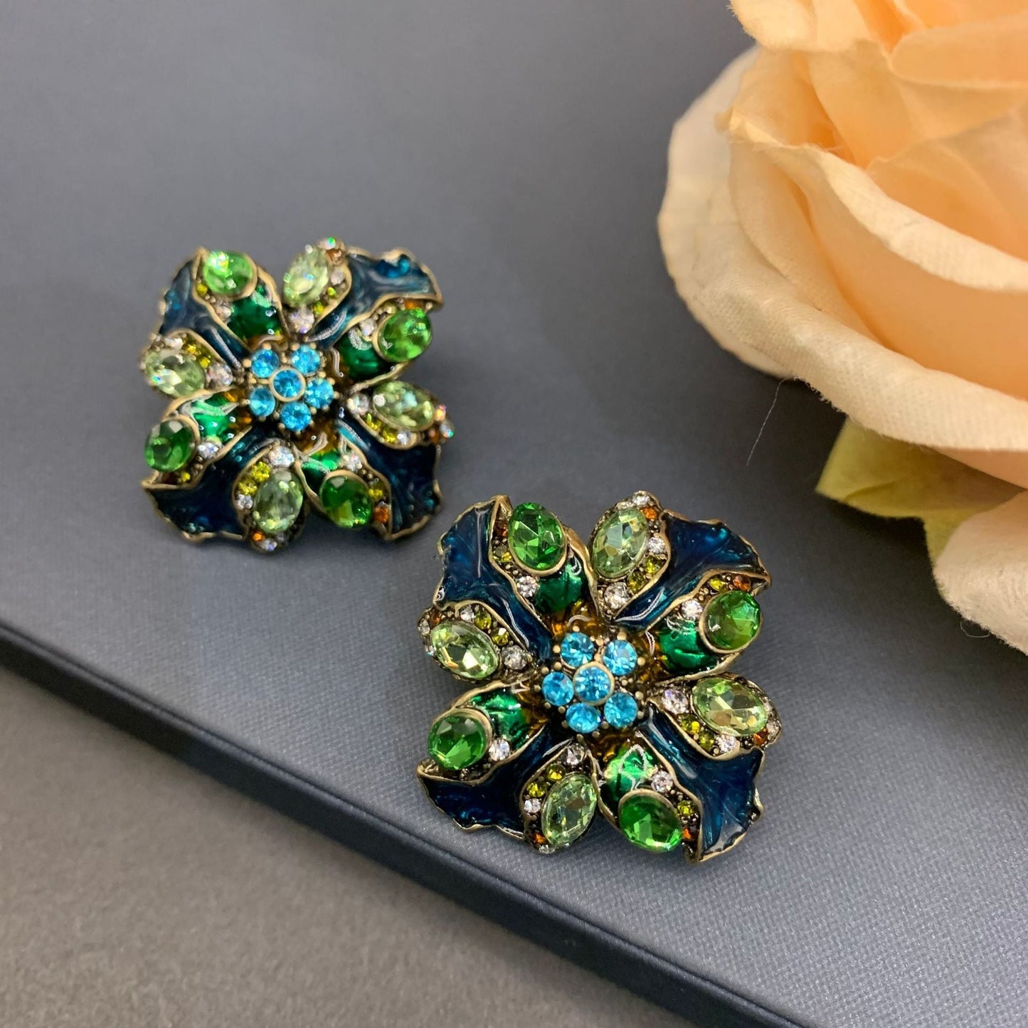Ohrstecker im Vintage-Stil mit Kristallperlen💐