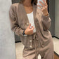 Zweiteiliges Set aus gestrickter Button-Down-Jacke und Hose für Damen
