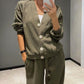 Zweiteiliges Set aus gestrickter Button-Down-Jacke und Hose für Damen
