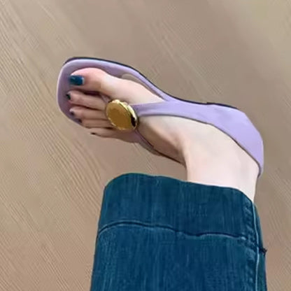 Minimalistische Damen-Sandalen mit verstecktem Absatz